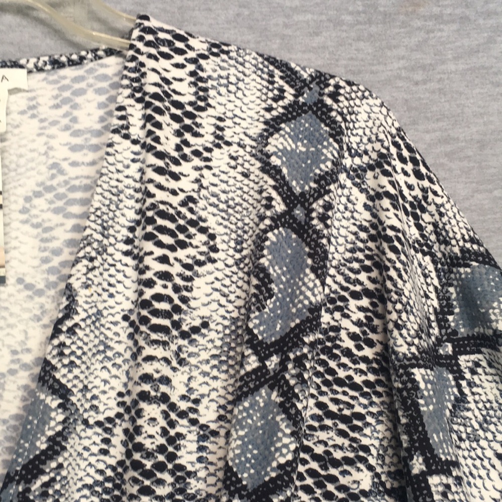 CAPELLA NWT Super Soft and Stretchy V Neck Romper Snakeskin Design and Tie Belt - Picture 7 of 16